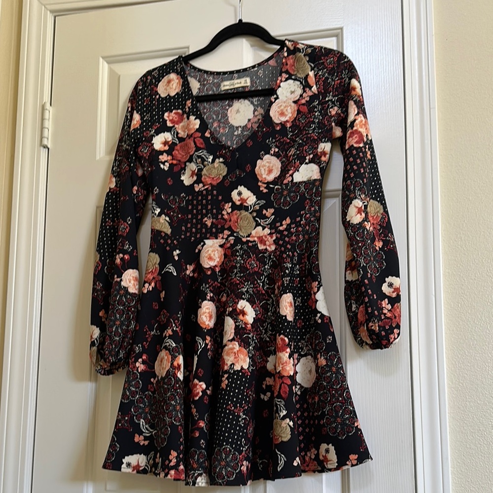Abercrombie & Fitch Black and Red Wrap Midi Dress